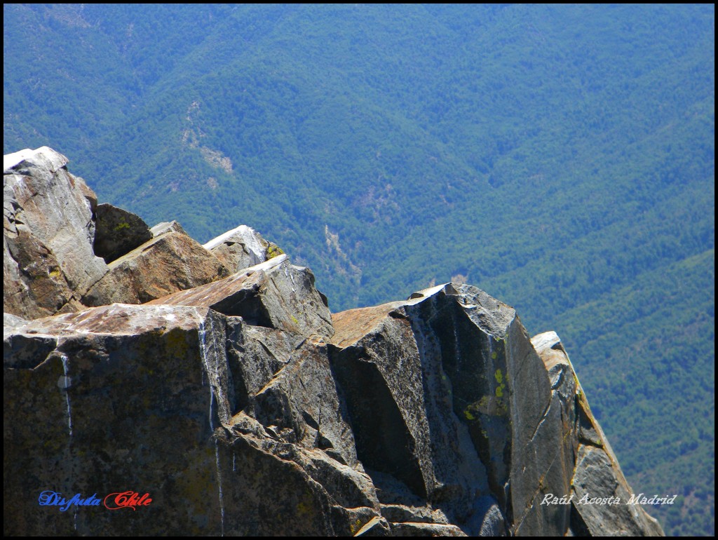 Foto: Riscos en la cima del morro del Chivato - Lo Miranda (Libertador General Bernardo OʼHiggins), Chile