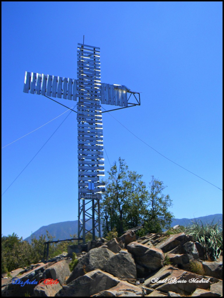 Foto: Cruz en la cima del morro del Chivato - Lo Miranda (Libertador General Bernardo OʼHiggins), Chile