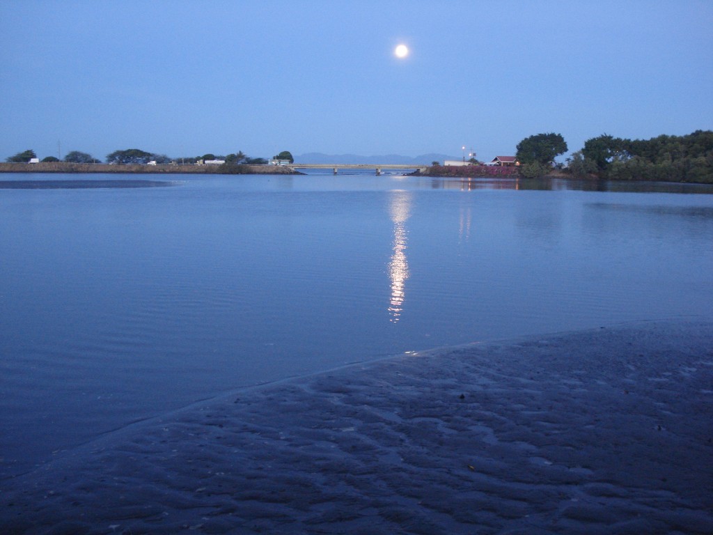 Foto: Luna llena en el orizonte - Puerto Caldera (Puntarenas), Costa Rica