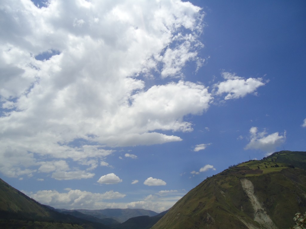 Foto: Vista hacia la via a Ambato - Baños (Tungurahua), Ecuador