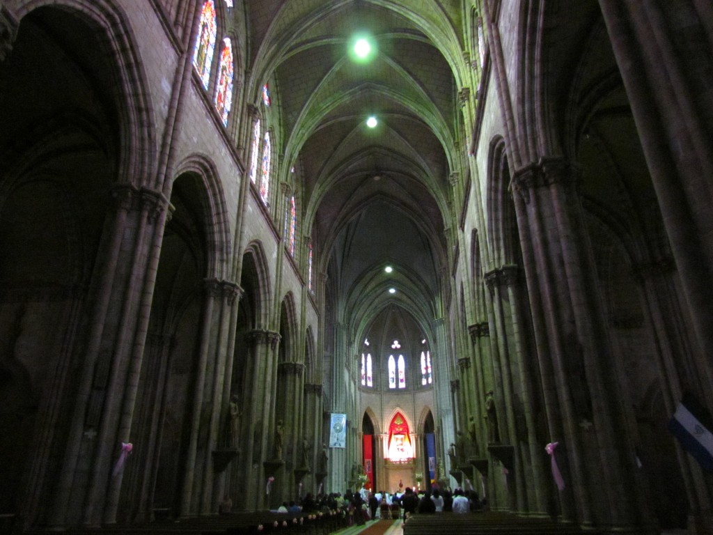 Foto: Basilica del Voto Nacional - Quito (Pichincha), Ecuador