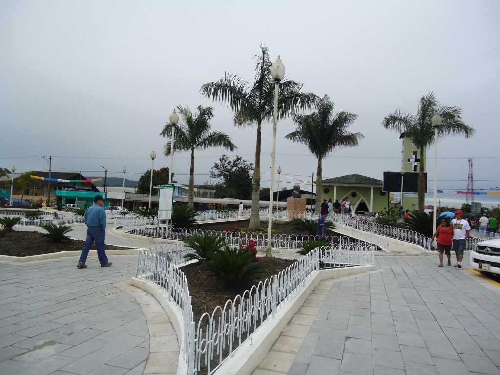 Foto: El parque  remodelado - Mera (Pastaza), Ecuador