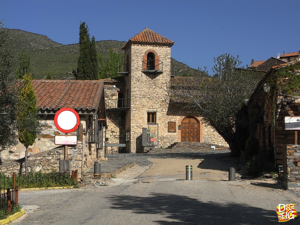 Foto: Entrada del pueblo. - Patones de Arriba (Madrid), España