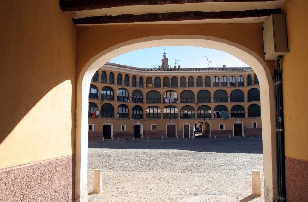 Foto: Dentro de la Plaza de Toros hay unas treinta viviendas - Tarazona (Zaragoza), España