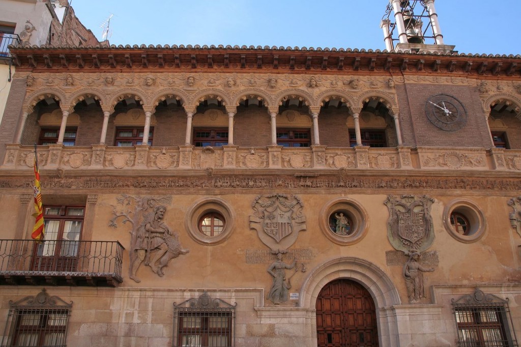 Foto: Gigantón en la fachada del Ayuntamiento - Tarazona (Zaragoza), España