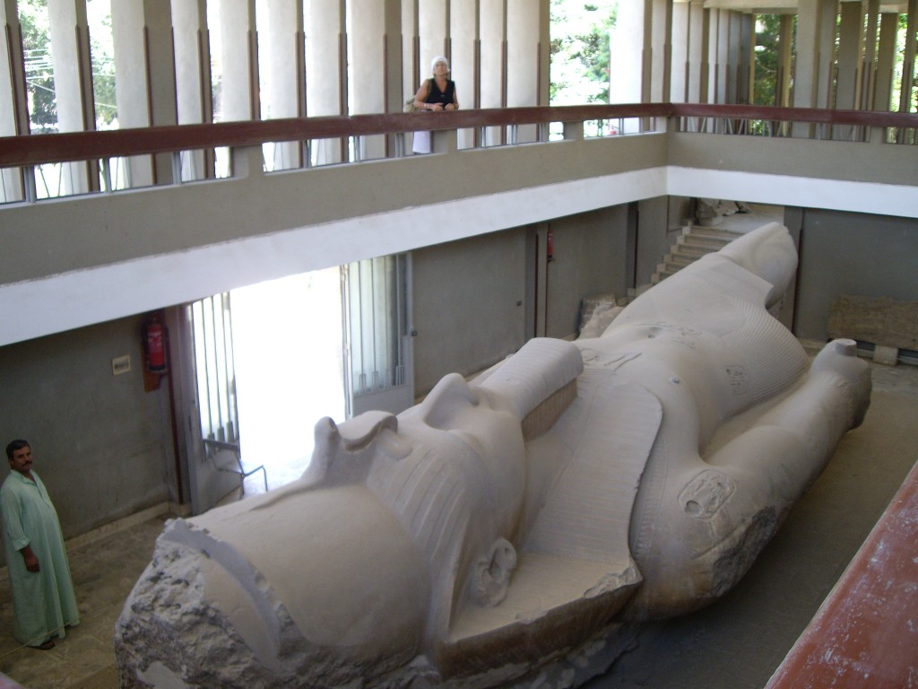 Foto: Estetua De Ramses Iii - Menfis, Egipto