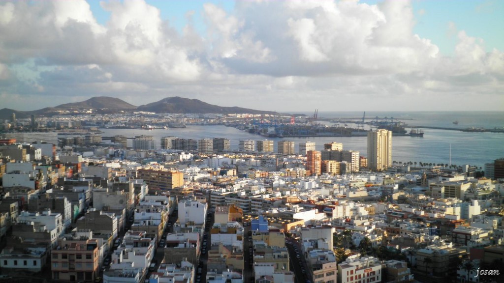 Foto: vista panoramica de las palmas con el muelle de la luz - Las Palmas De Gran Canarias (Las Palmas), España