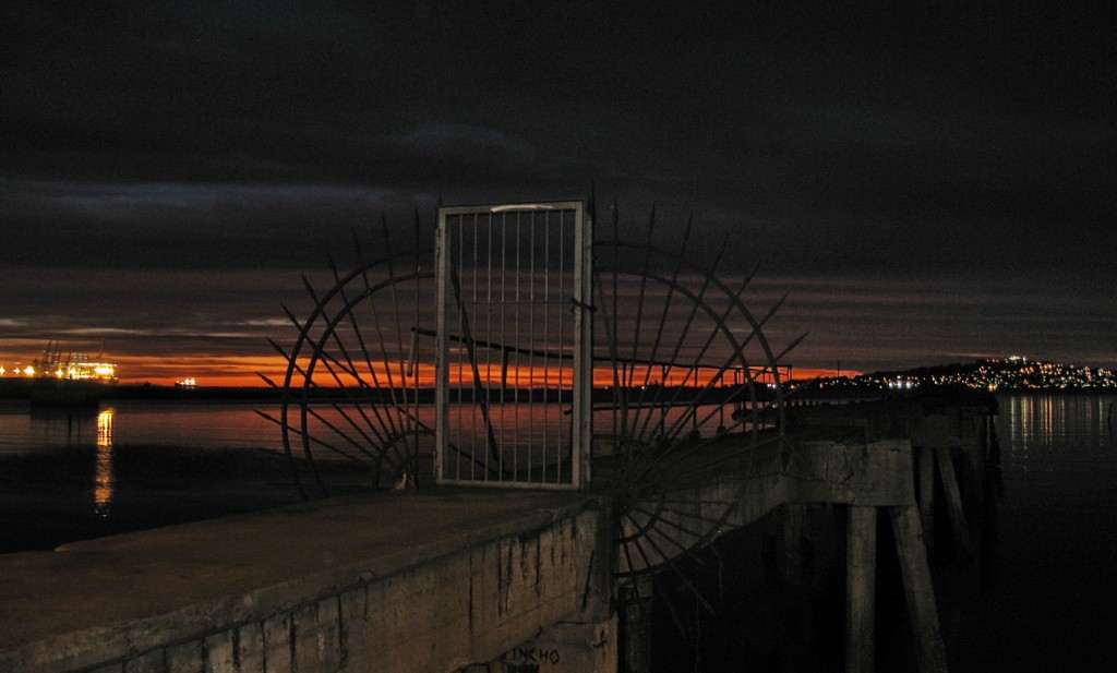 Foto: El Atardecer,la Reja, el Puerto y el Cerro de Montevideo - Montevideo, Uruguay