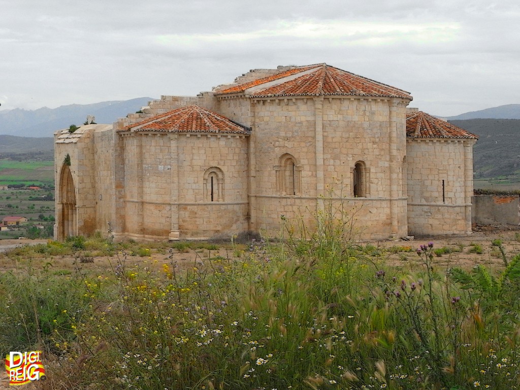 Foto: Antigua iglesia románica Sta. Mª de la Varga. - Uceda (Guadalajara), España