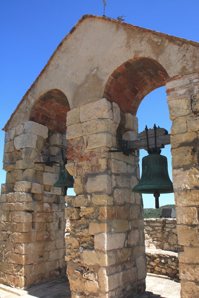Foto: Campanas de la iglesia de la Santa Cruz - Calafell (Tarragona), España