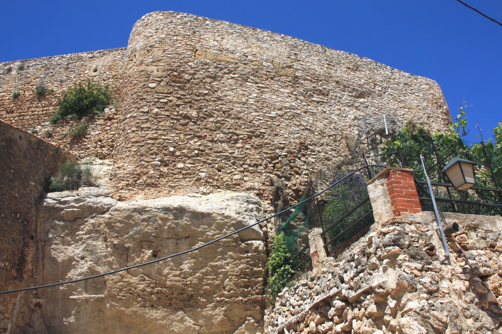 Foto: Contrafuertes del castillo - Calafell (Tarragona), España