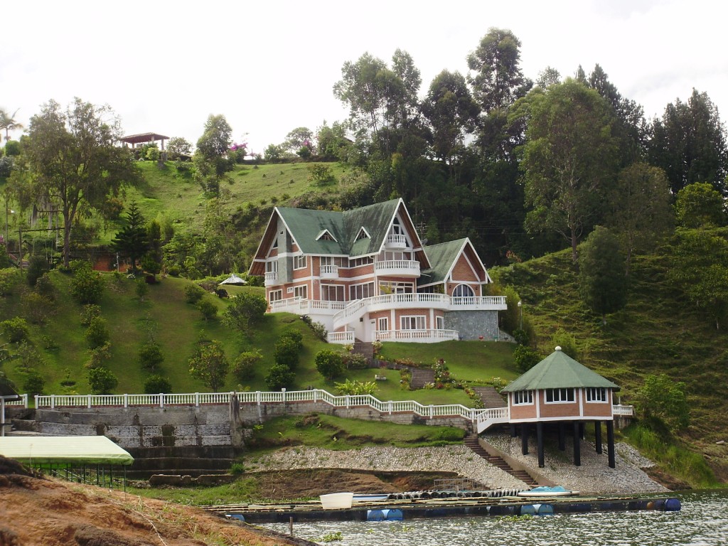 Foto: Guatape - Guatape (Antioquia), Colombia