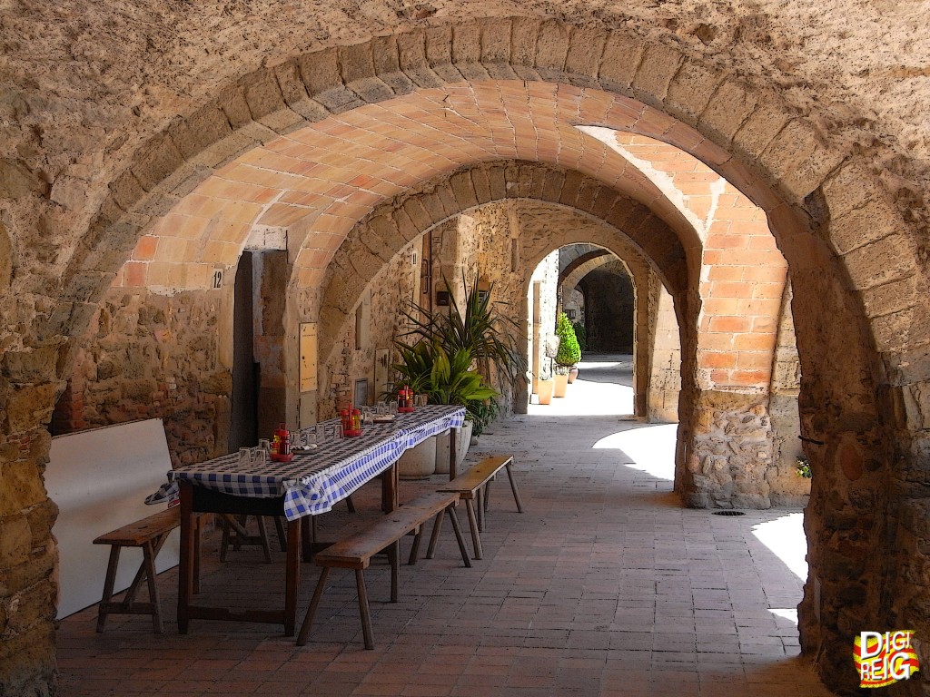 Foto: Terraza de restaurante. - Monells (Girona), España