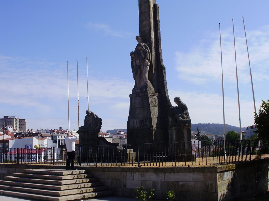 Foto: MONUMENTO AL SOLDADO - Pontevedra (Galicia), España