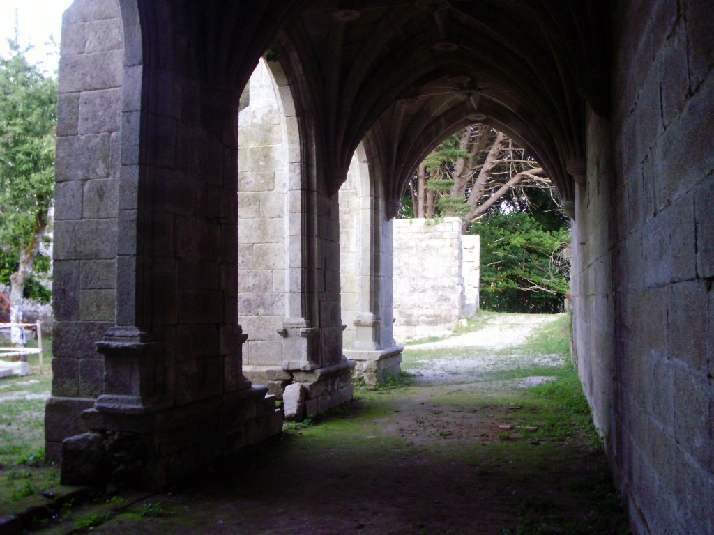 Foto: MONASTERIO EN RECONSTRUCCION - Melon (Pontevedra), España
