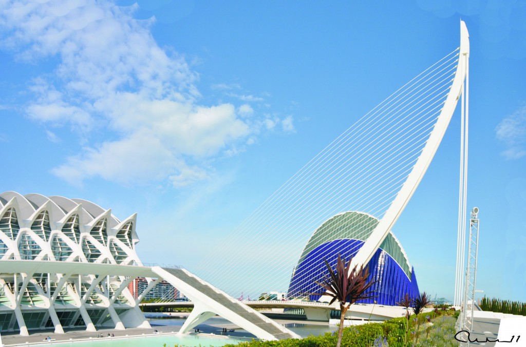 Foto: PUENTE DEL AZUD Y EL AGORA - Valencia (València), España