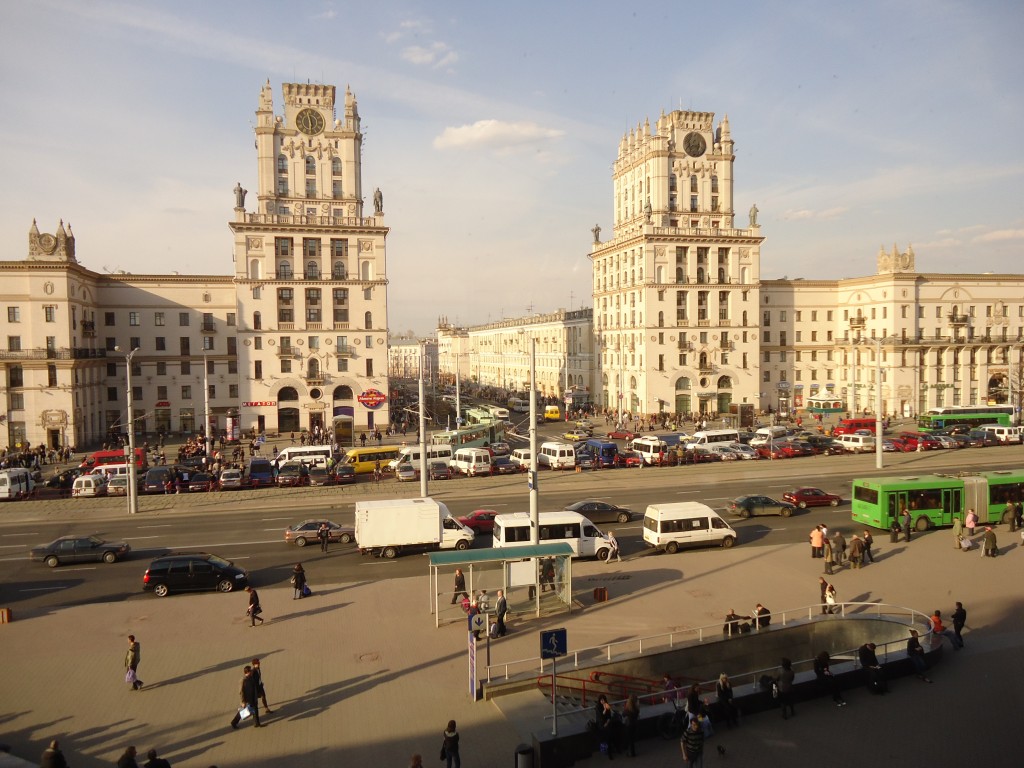 Foto: Torres frete a la Estación de Trenes - Minks (Horad Minsk), Bielorrusia