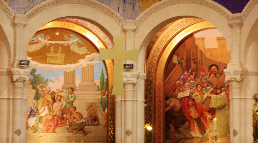 Foto: Interior de la basílica - Lourdes (Midi-Pyrénées), Francia