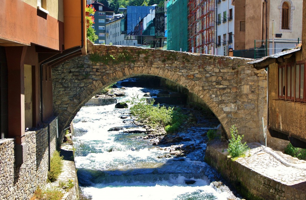 Foto: Puente sobre el Valira - Escaldes-Engordany (Parròquia d'Escaldes-Engordany), Andorra