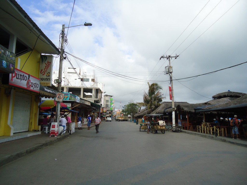 Foto: Calle del malecón - Atacames (Esmeraldas), Ecuador