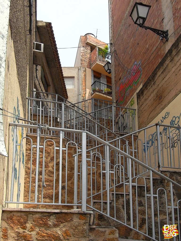 Foto: Calle escalonada. - Serra (València), España