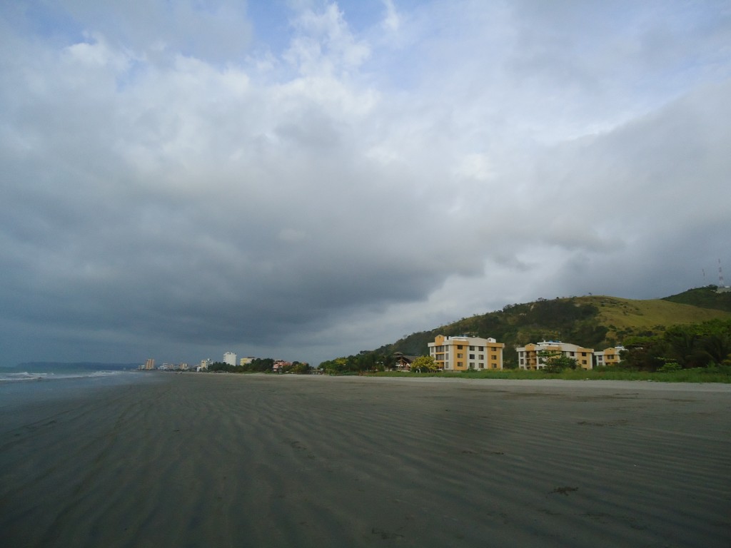 Foto: Vista hacia el centro de Atacames - Atacames (Esmeraldas), Ecuador