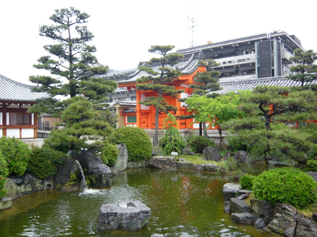Foto: Estanque en templo Sanjüsangen-dö - Kyoto (Kyōto), Japón