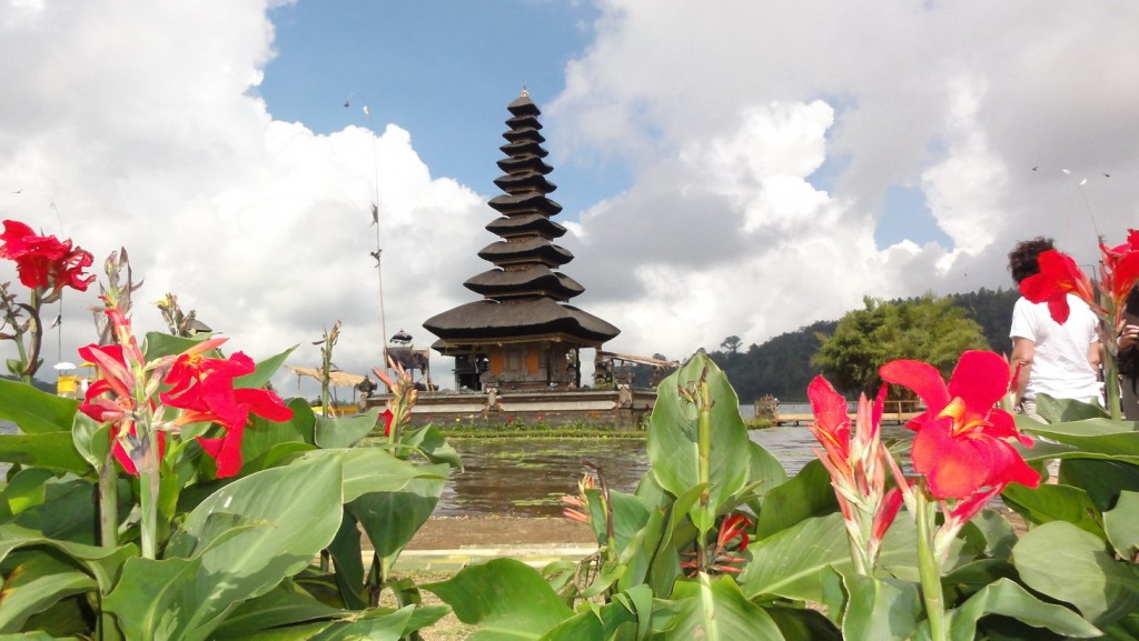 Foto: Lago Bratan y su templo hinduista flotante Ulun Danu - Baturiti (Bali), Indonesia