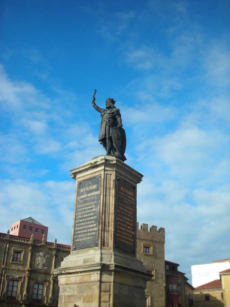 Foto: Estatua del Rey Pelayo - Gijon (Asturias), España