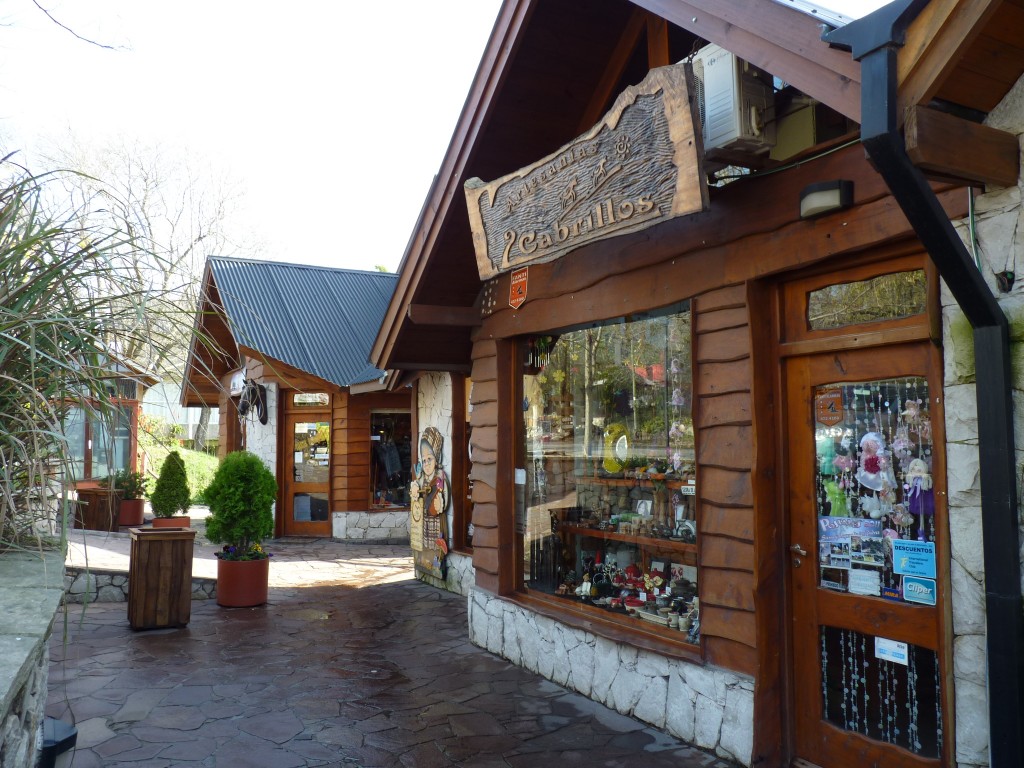 Foto: Centro comercial de la Cumbre - Sierra de los Padres (Buenos Aires), Argentina