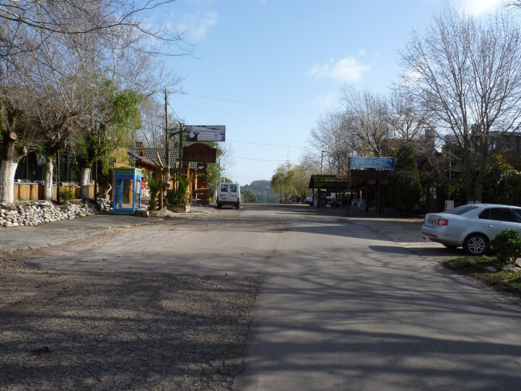 Foto: Centro comercial de la Cumbre - Sierra de los Padres (Buenos Aires), Argentina