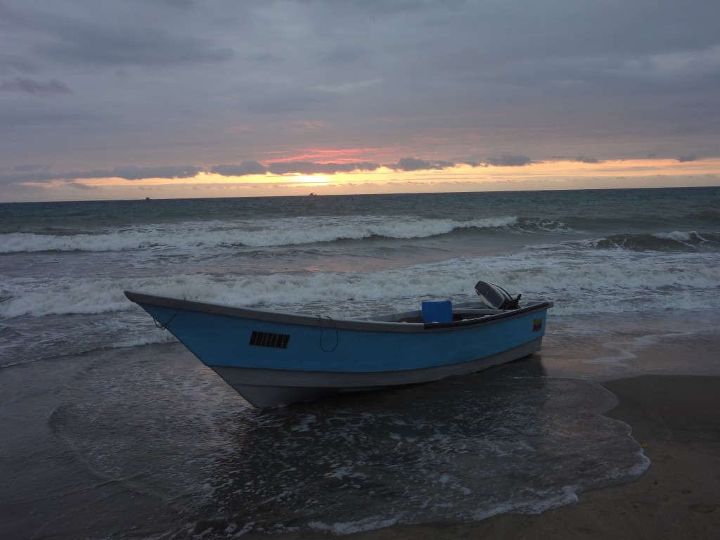 Foto: Panga en la playa - Crucita (Manabí), Ecuador