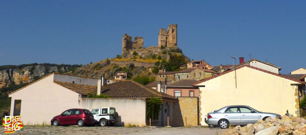 Foto: Contrastes de épocas. - Pelegrina (Guadalajara), España