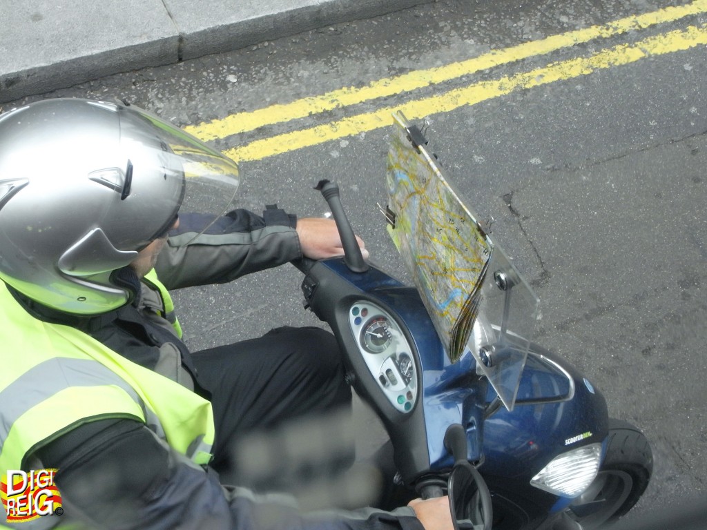Foto: Moto con GPS de pantalla gigante... - Londres (England), El Reino Unido