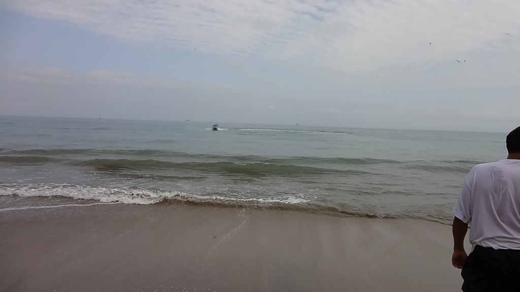 Foto: Panga Hacia la playa - Crucita (Manabí), Ecuador