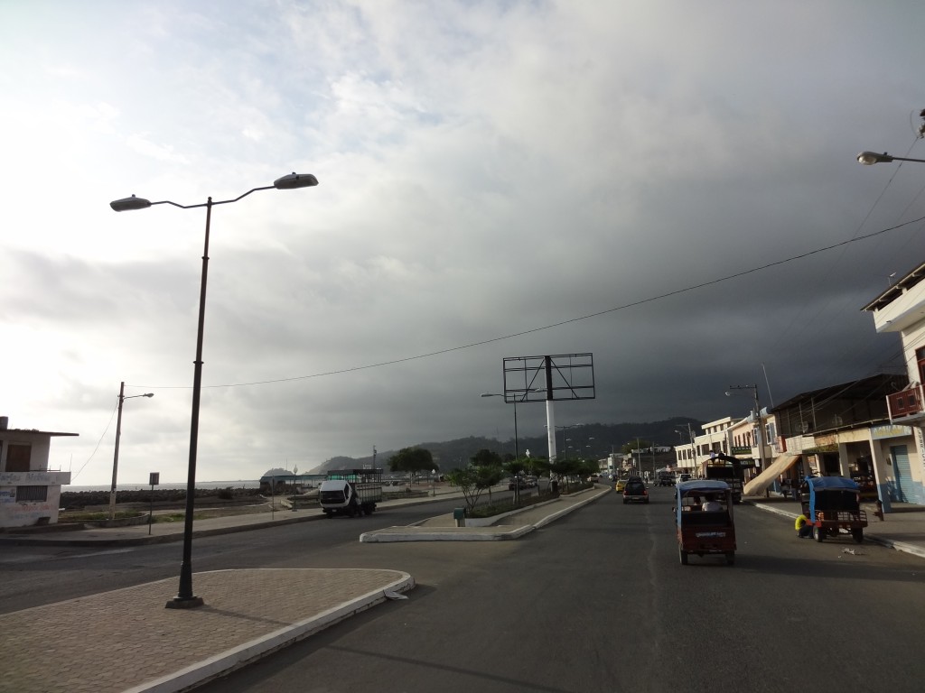 Foto: Calle Principal - San Vicente (Manabí), Ecuador