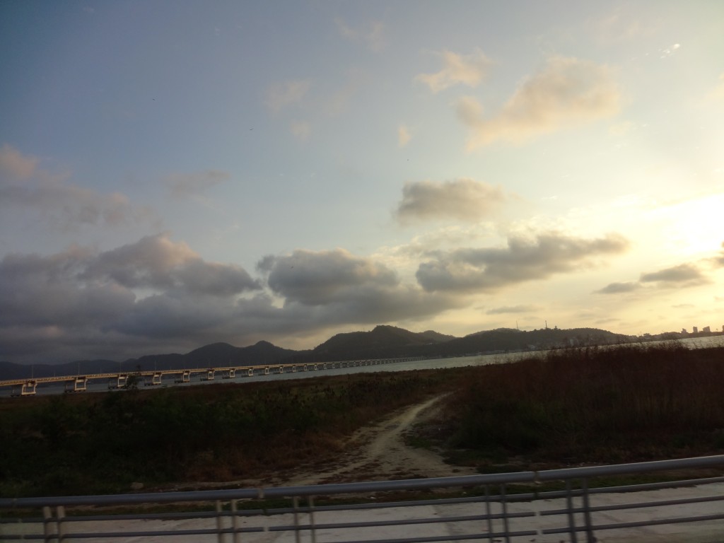 Foto: Entrando al Puente - San Vicente (Manabí), Ecuador