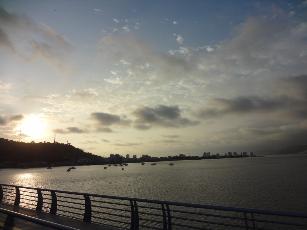 Foto: Entrando al Puente - San Vicente (Manabí), Ecuador