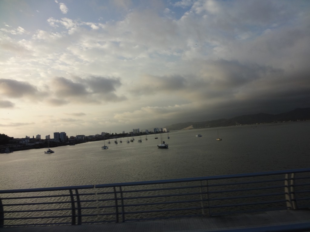 Foto: Entrando al Puente - San Vicente (Manabí), Ecuador