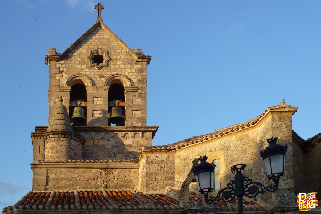 Foto: Campanario de la iglesia de S. Vicente - Frías (Burgos), España
