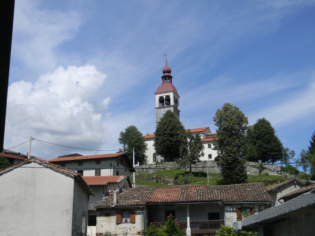 Foto: Vista de la Iglesia - Logje, Eslovenia