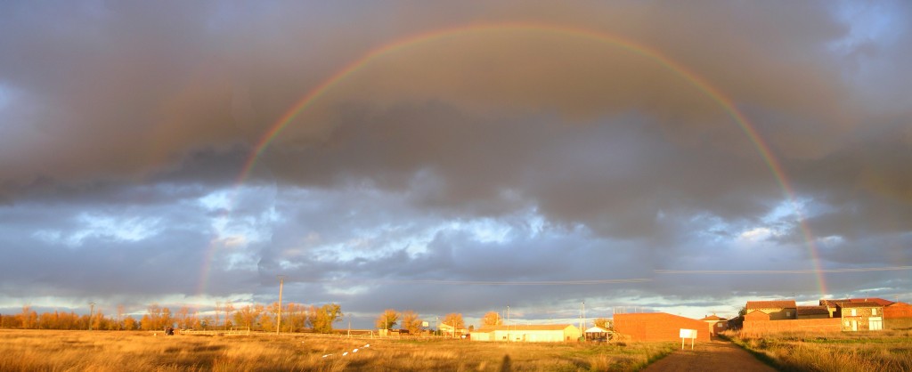 Foto: ZUARES BAJO EL ARCOIRIS - Zuares Del Páramo (León), España