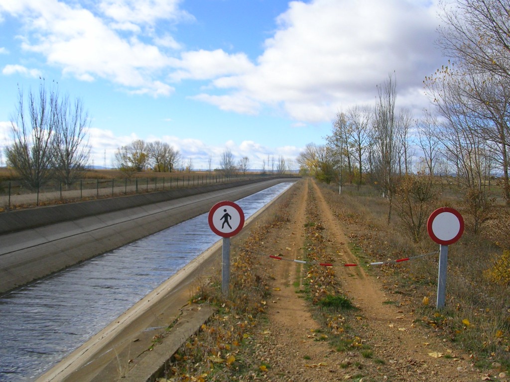 Foto: El Nuevo Canal Del Paramo - Zuares Del Páramo (León), España