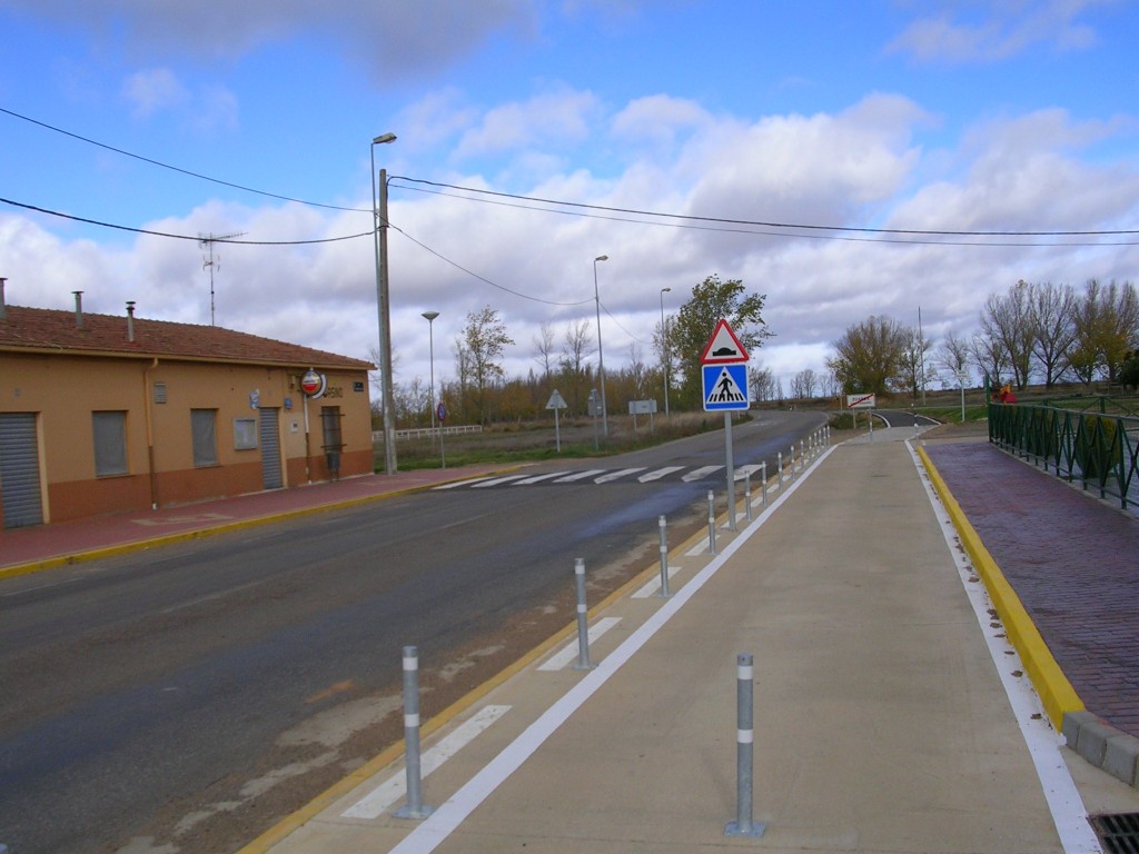 Foto: Camino De Paseo Al Lado Del Parque - Zuares Del Páramo (León), España