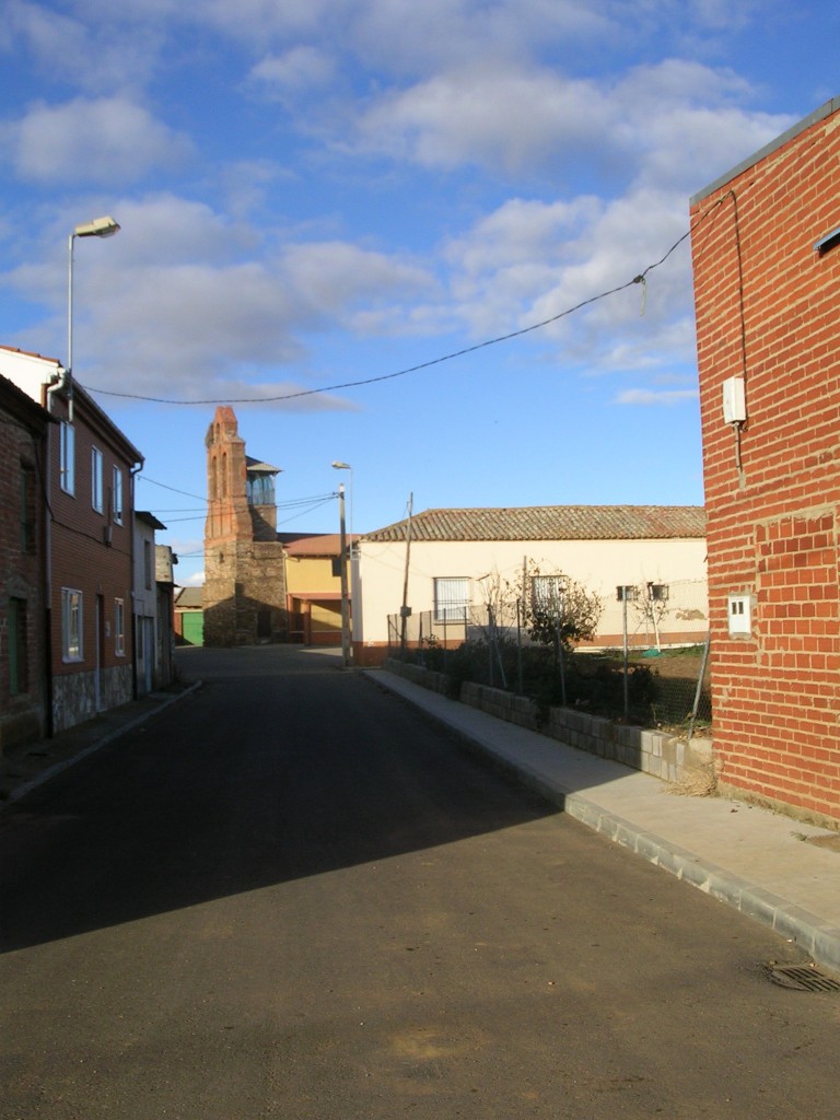 Foto: La Torre Y Las Escuelas - Zuares Del Páramo (León), España