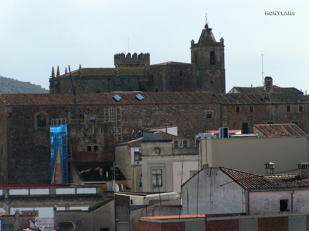 Foto: * VISTA GENERAL DE LA IGLESIA DE SAN MATEO DEL SIGLO XVI - Caceres (Cáceres), España