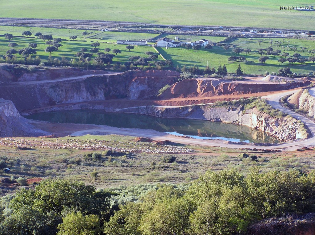 Foto: * PEDRERA DE OLLETA EN LA MONTAÑA - Caceres (Cáceres), España