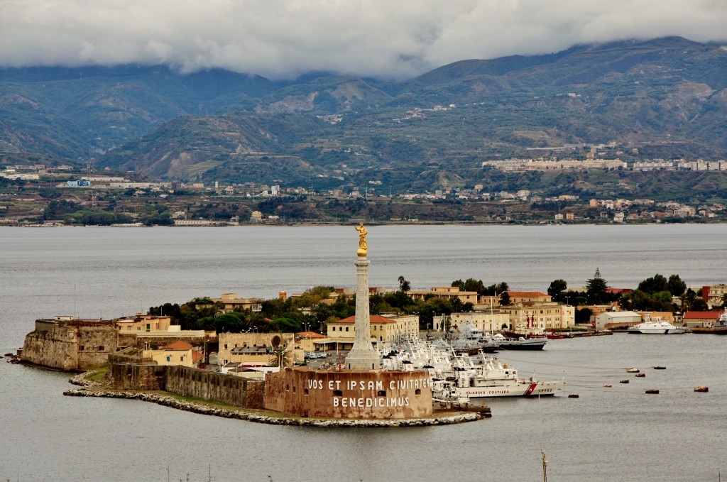 Foto: Puerto - Messina (Sicily), Italia