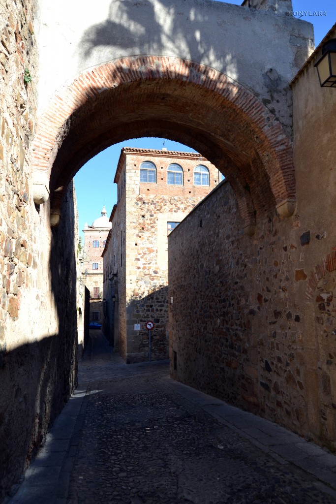 Foto: * CALLE ADARVE DE LA ESTRELLA - Caceres (Cáceres), España