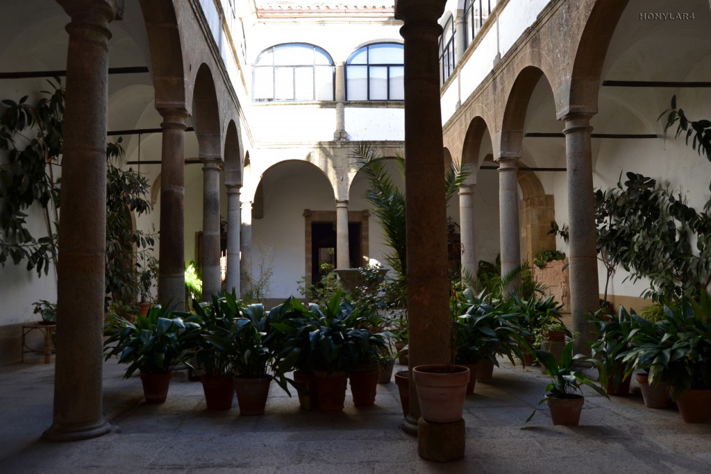 Foto: * PATIO CASA DE LOS OVANDO DEL SIGLO XV - Caceres (Cáceres), España